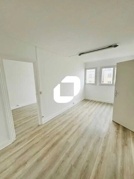 Office in Nanterre to rent - Interior Photo - Image 3 of 9