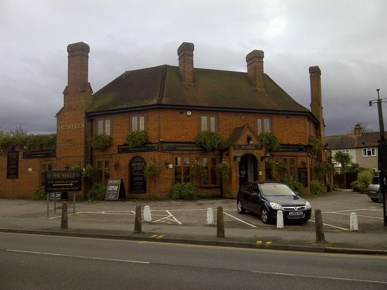 101 Cheam Common Rd, Worcester Park KT4 8TA UK