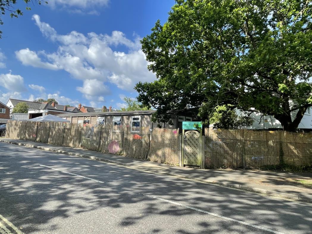9 Station Rd, Farnborough to rent Building Photo- Image 1 of 6