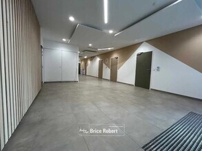 Office in Limonest to rent Interior Photo- Image 1 of 6