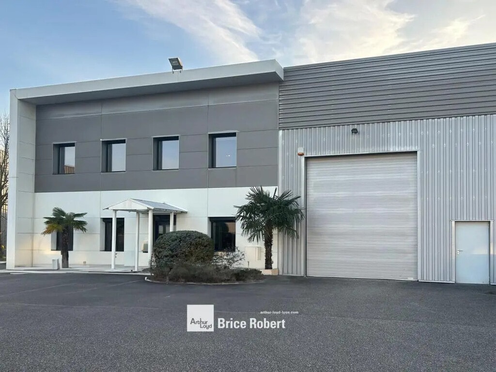 Location Local d'activités 374 m² - Photo 1