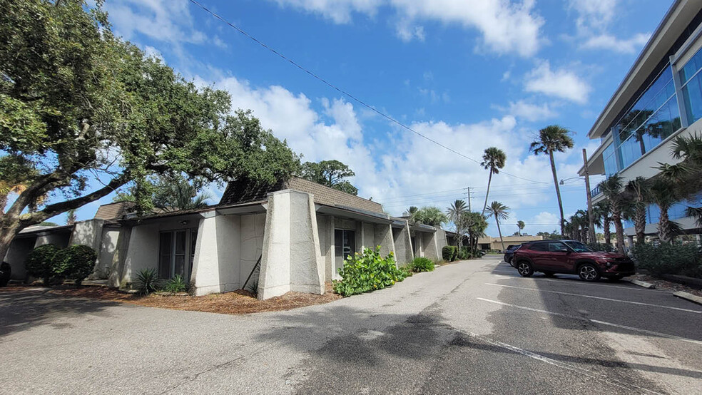 4 Office Buildings in Neptune Beach portfolio of 4 properties for sale on LoopNet.co.uk - Building Photo - Image 3 of 5