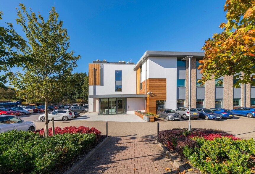 Doncastle Rd, Bracknell to rent - Building Photo - Image 2 of 12