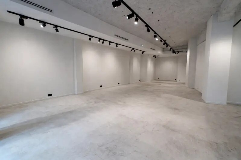 Retail in Marseille to rent Interior Photo- Image 1 of 7