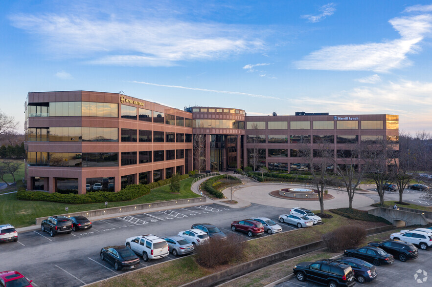 101 Bullitt Ln, Louisville, KY for rent - Primary Photo - Image 1 of 9