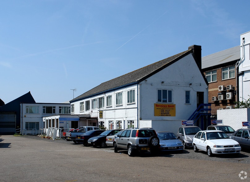 335-351 Rainham Rd S, Dagenham for sale - Primary Photo - Image 1 of 1