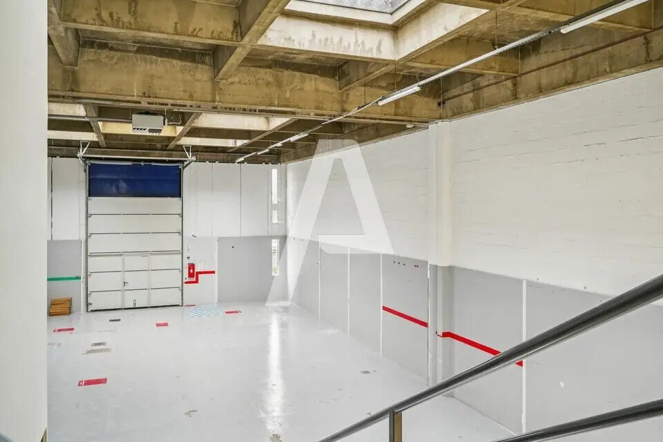 Light Industrial in Rungis to rent Interior Photo- Image 1 of 6