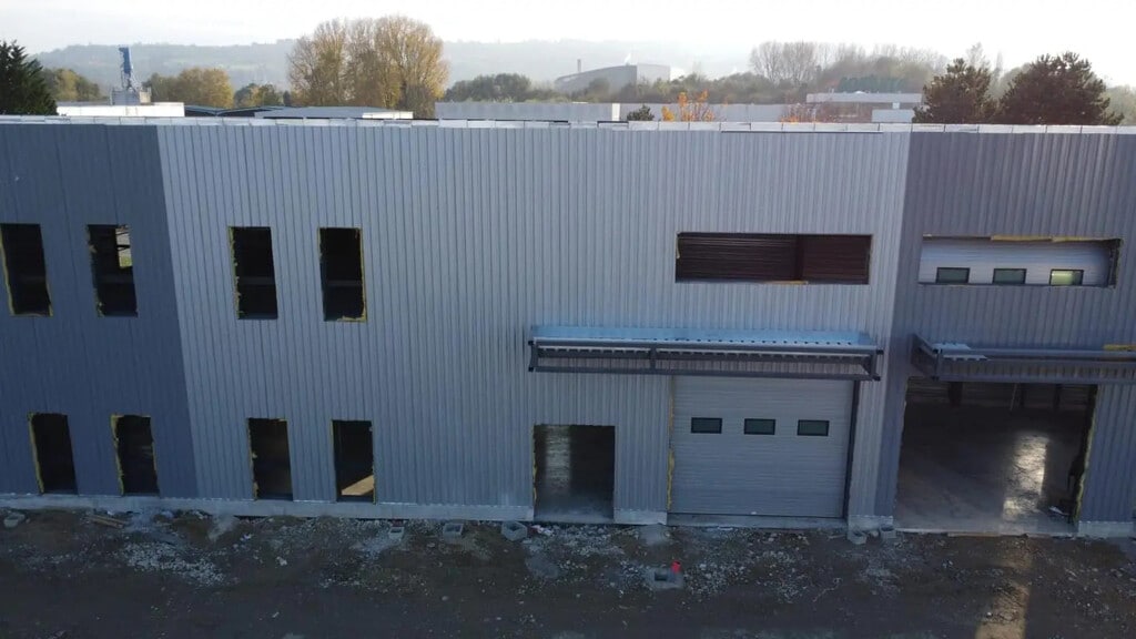 Location Local d'activités 168 m² à 295 m² - Photo 1