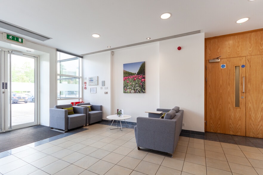 Falcon Way, Welwyn Garden City to rent - Interior Photo - Image 3 of 10