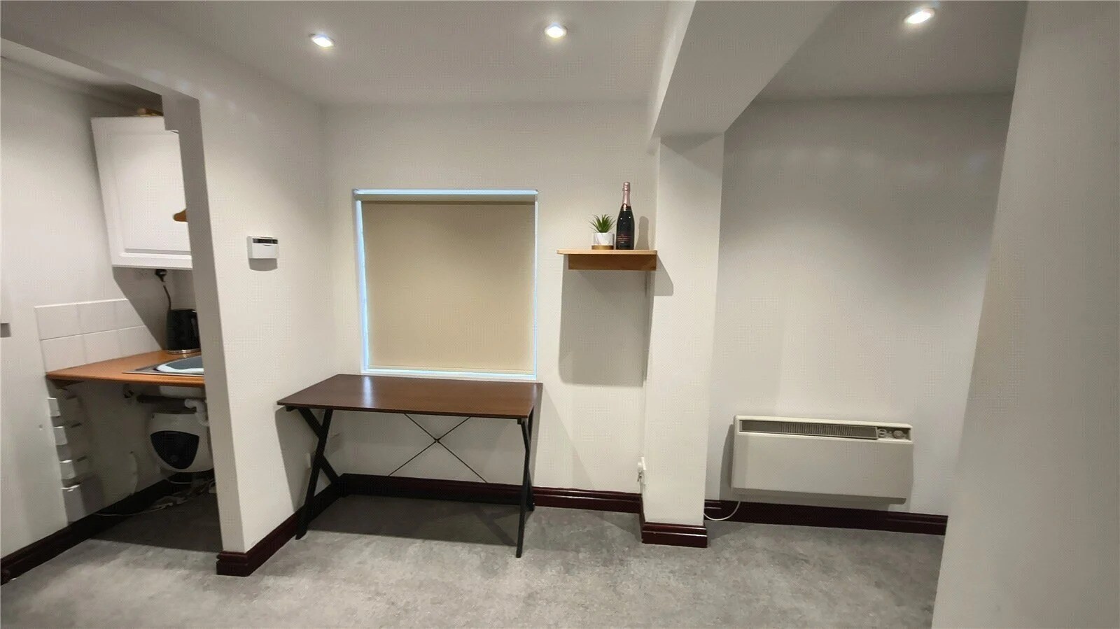 6 Parkes Passage, Stourport On Severn to rent Interior Photo- Image 1 of 8