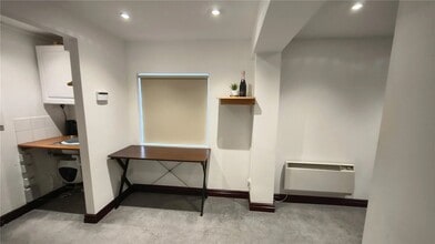 6 Parkes Passage, Stourport On Severn to rent Interior Photo- Image 1 of 8