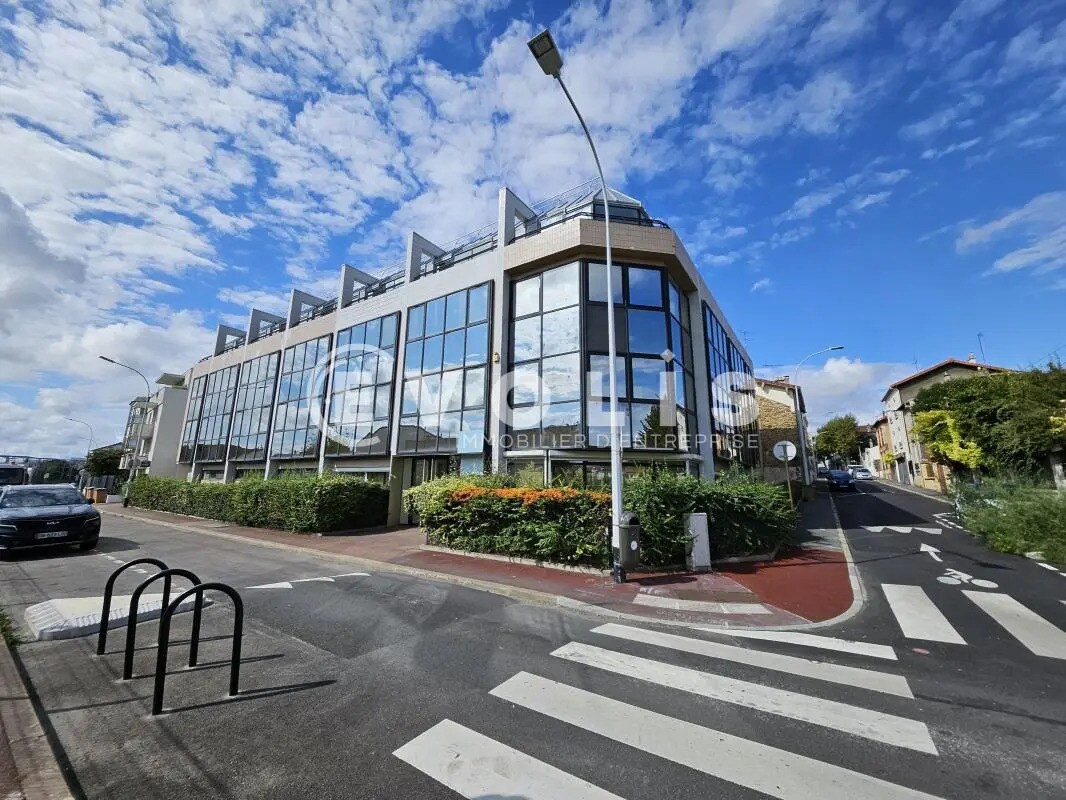 Office in Gentilly to rent Building Photo- Image 1 of 6