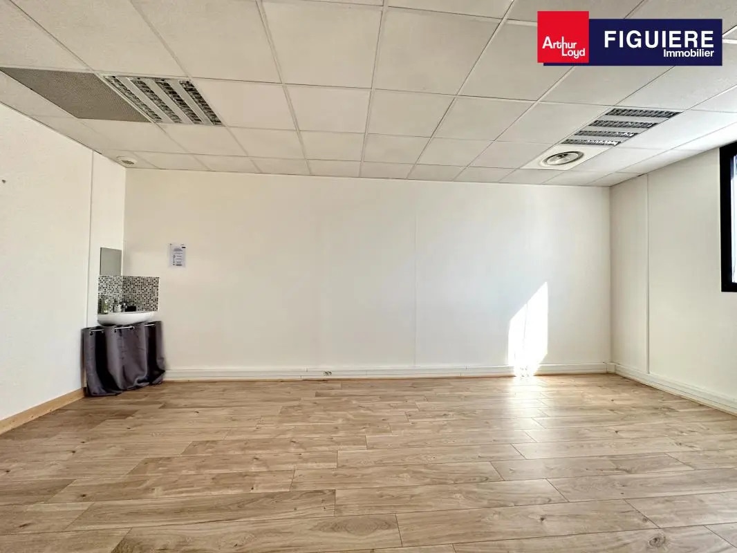 190 Rue Marcelle Isoard, Aix-en-Provence to rent Building Photo- Image 1 of 2