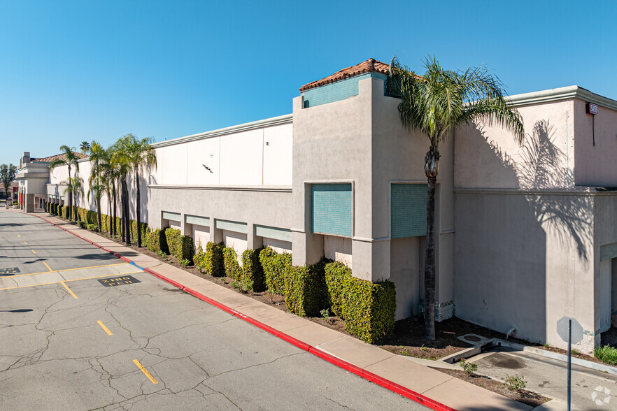 5533-5549 Philadelphia St, Chino, CA for rent - Building Photo - Image 3 of 7