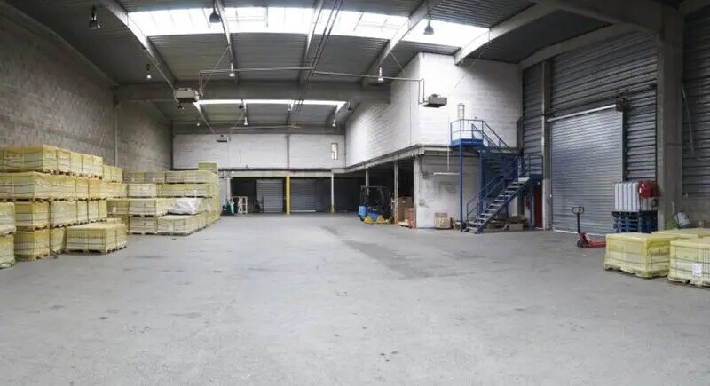 Light Industrial in Chassieu to rent Interior Photo- Image 1 of 5