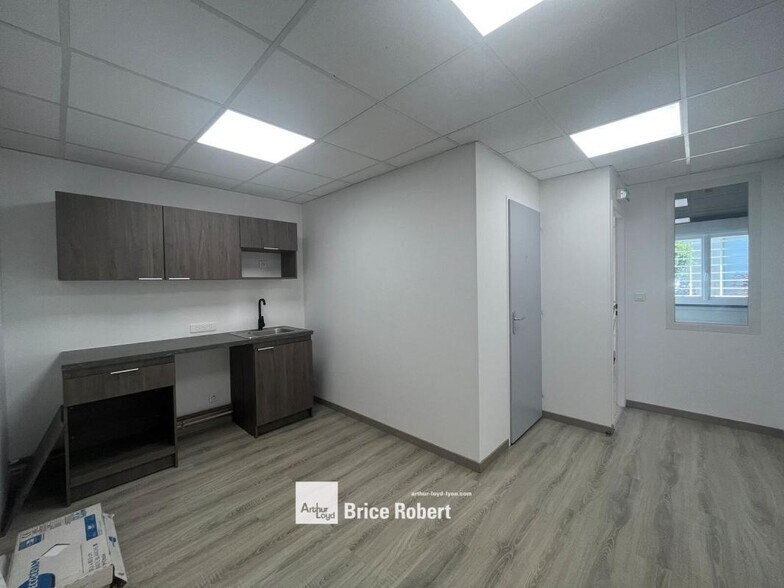 5 Boulevard Marcel Dassault, Jonage to rent - Building Photo - Image 3 of 4