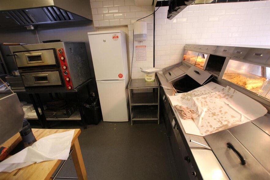 327 Welbeck Rd, Newcastle Upon Tyne to rent - Building Photo - Image 3 of 12