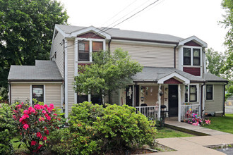 333 Pond St, Woonsocket, RI for sale Primary Photo- Image 1 of 1