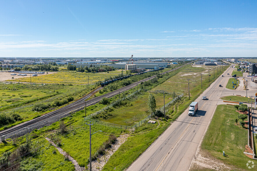 7819 Sparrow Dr, Leduc, AB for sale - Building Photo - Image 3 of 7