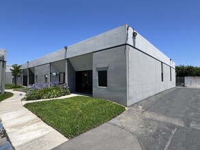 1126-1140 E Chestnut Ave, Santa Ana, CA for rent Building Photo- Image 1 of 9