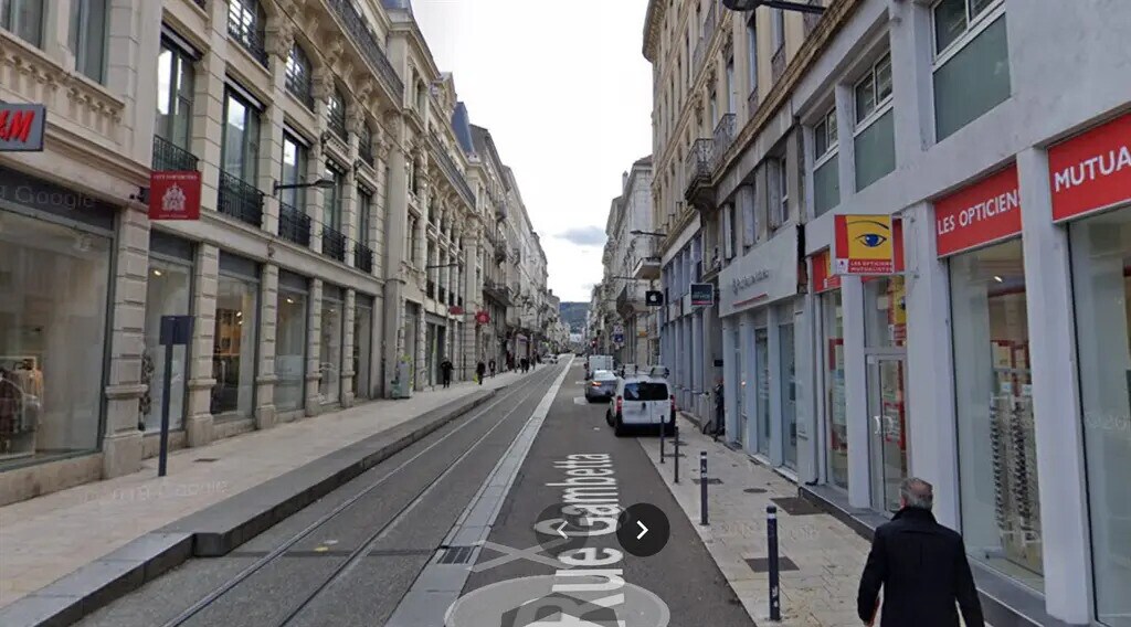 Location Commerce 1 400 m² - Photo 1