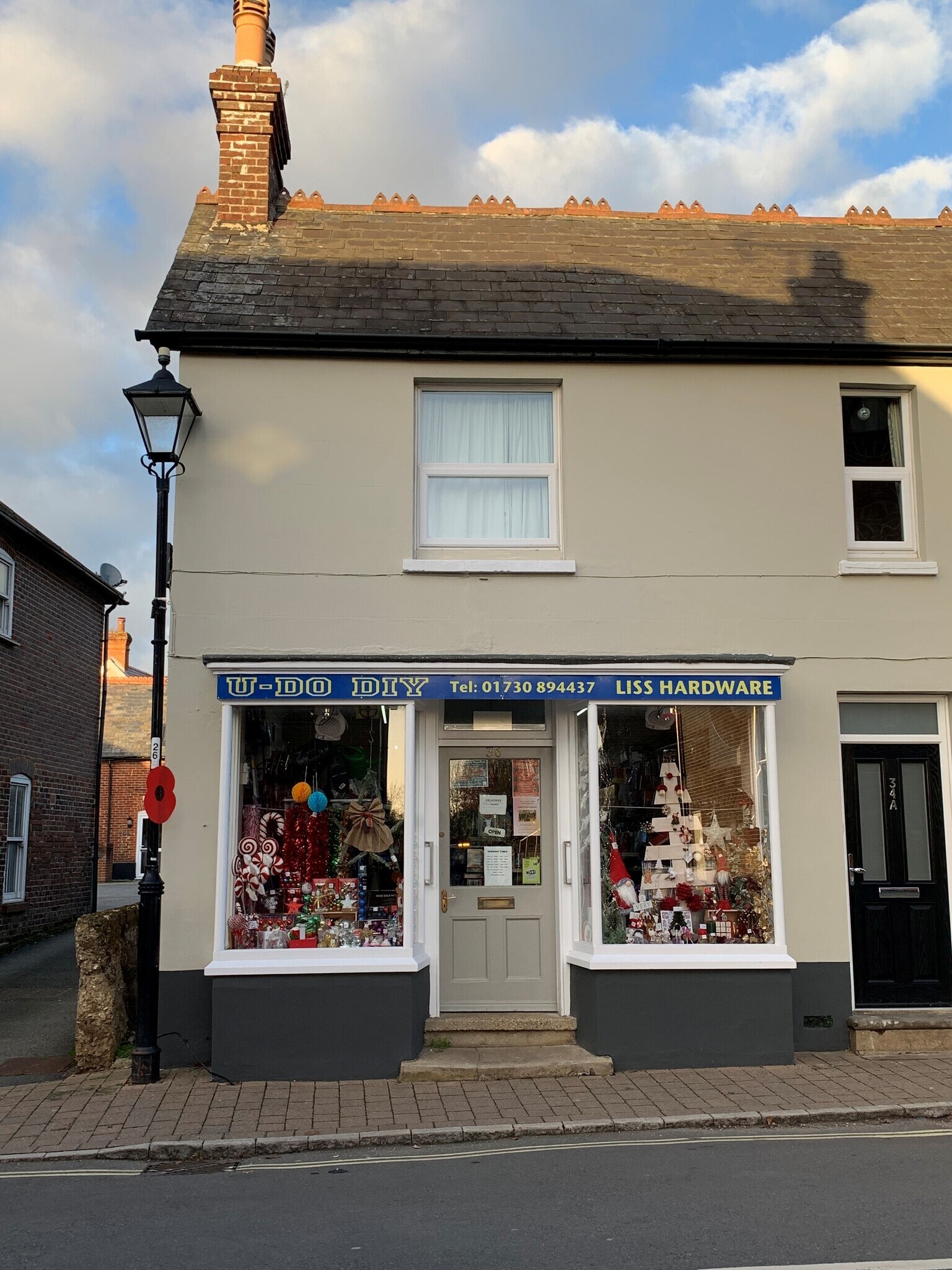 34-36 Station Rd, Liss to rent Building Photo- Image 1 of 4