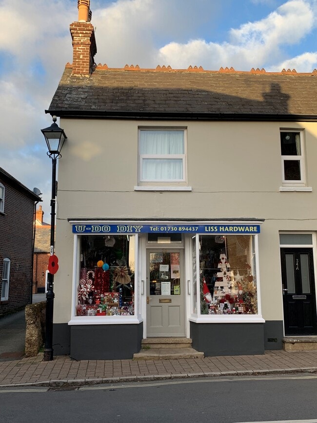 More details for 34-36 Station Rd, Liss - Retail to Rent