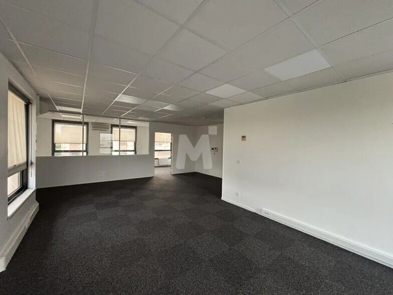 Office in Massy to rent - Building Photo - Image 2 of 11