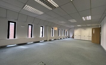 1 High St, Taunton to rent Interior Photo- Image 1 of 9