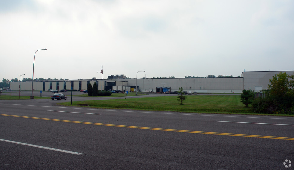 6500 New Venture Gear Dr, East Syracuse, NY for rent - Building Photo - Image 3 of 3