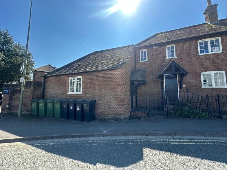 15A Bell Ln, Thame to rent - Primary Photo - Image 1 of 7