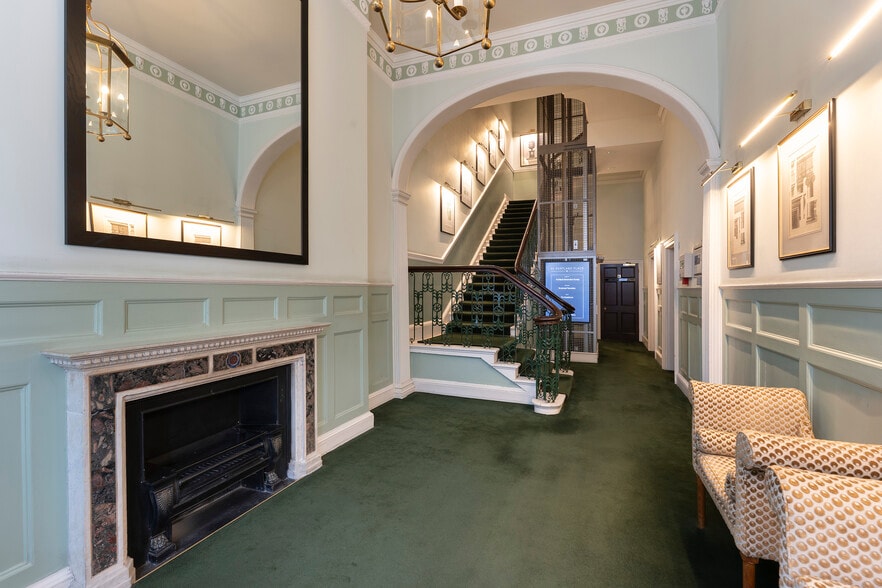 43 Portland Pl, London to rent - Lobby - Image 2 of 8