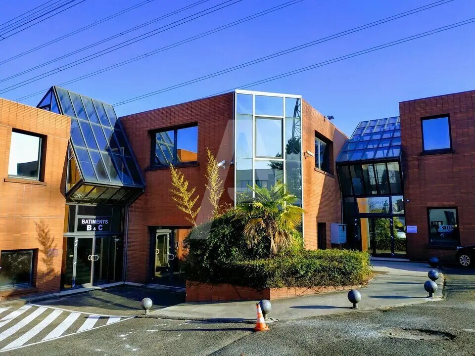 Office in Igny to rent Building Photo- Image 1 of 6
