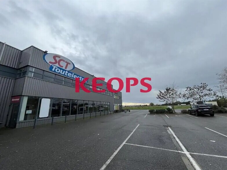 Light Industrial in Plaisance-du-Touch to rent - Building Photo - Image 1 of 10