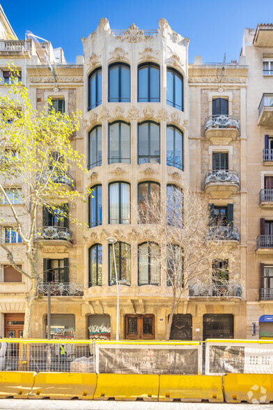 Carrer De Girona, Barcelona, Barcelona for rent - Building Photo - Image 2 of 3