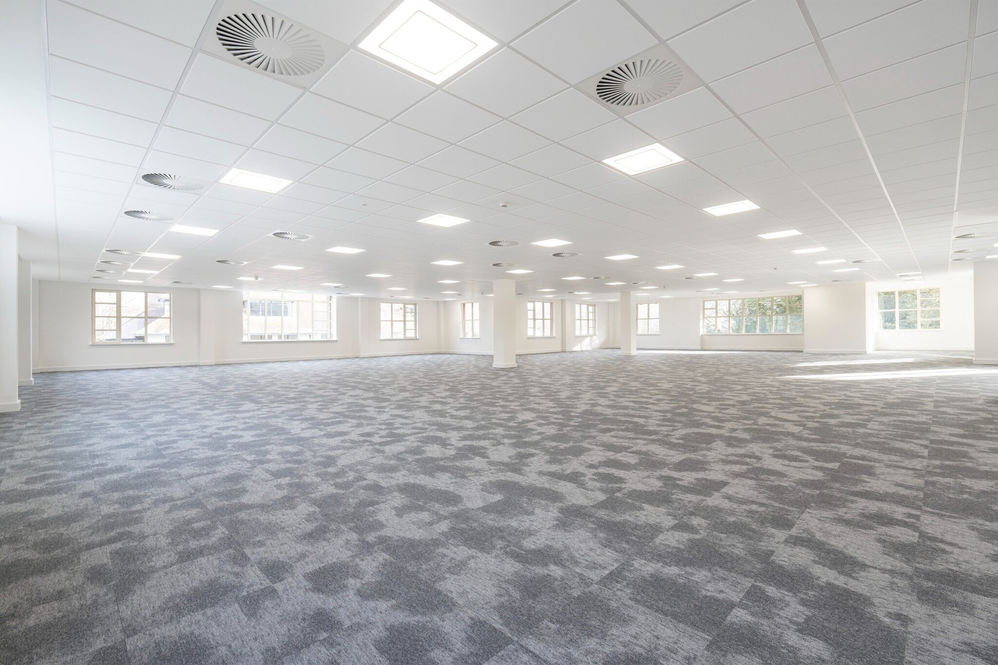 Guilford Rd, Leatherhead to rent Interior Photo- Image 1 of 2