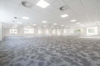 Guilford Rd, Leatherhead to rent Interior Photo- Image 1 of 2