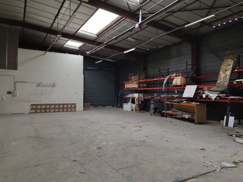 Light Industrial in Verrières-le-Buisson for sale - Interior Photo - Image 3 of 4