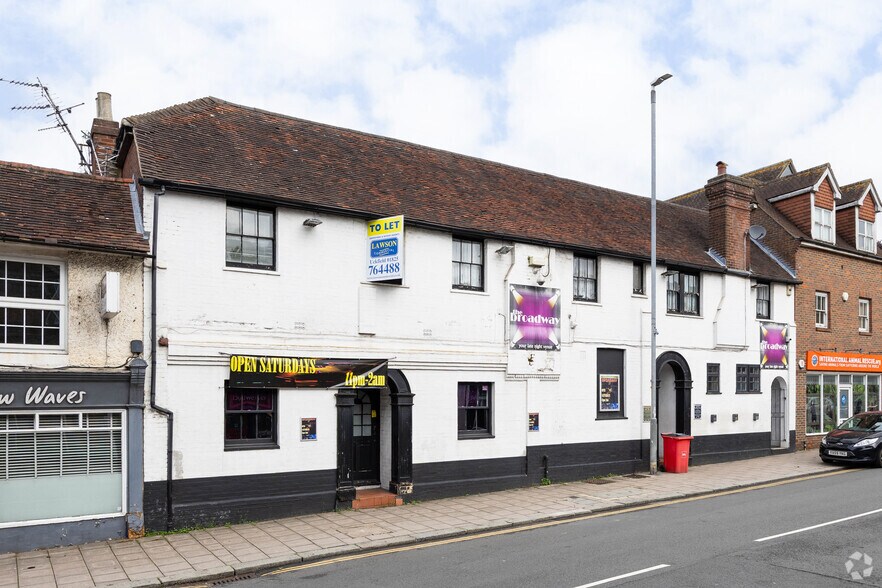 117-119 High St, Uckfield to rent - Primary Photo - Image 1 of 2