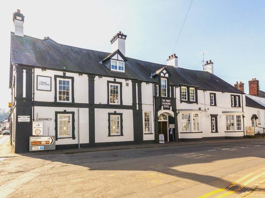 Porthycarne St, Usk for sale Building Photo- Image 1 of 1