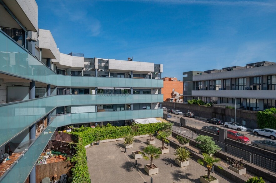 Office in Alcorcón, Madrid for sale - Building Photo - Image 2 of 6