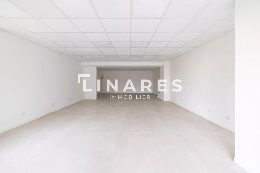 Retail in Saint-Cyr-sur-Mer for sale - Interior Photo - Image 3 of 7
