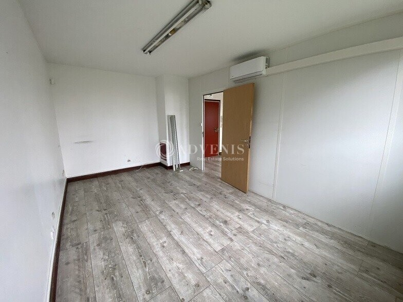 4 Rue Maryse Bastié, Igny to rent - Interior Photo - Image 3 of 7