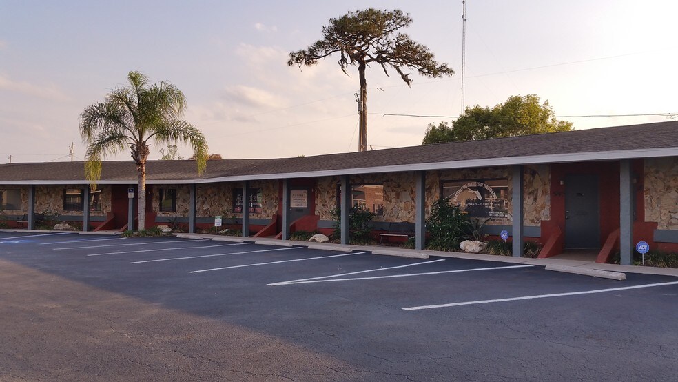 5741 Gall Blvd, Zephyrhills, FL 33542 UK