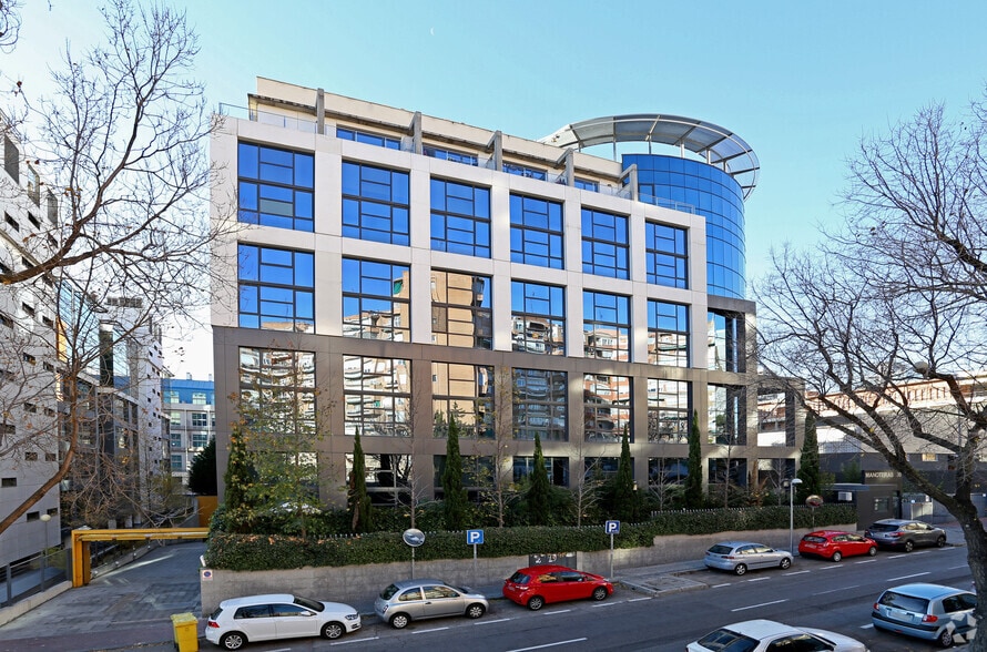 Office in Madrid, Madrid to rent - Building Photo - Image 3 of 4