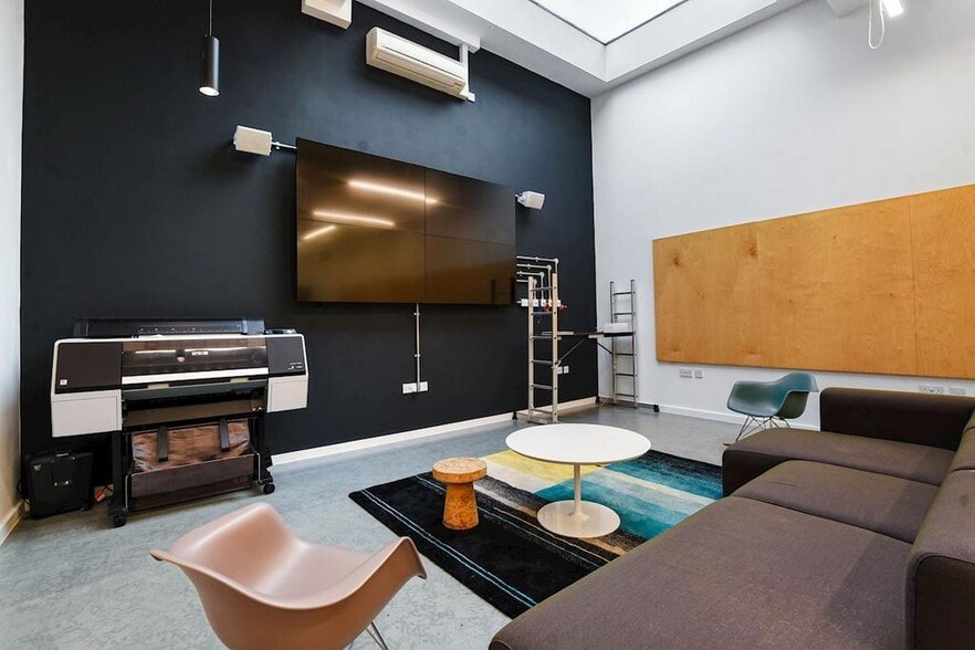 45 Holmes Rd, London to rent - Building Photo - Image 2 of 51