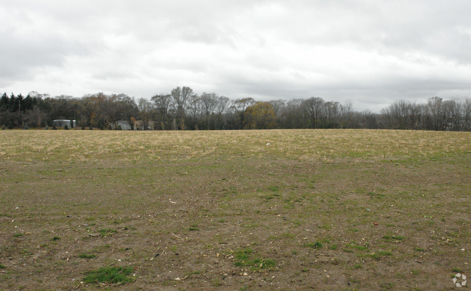 SWC Hwy 16 & Hwy 83, Hartland, WI for sale - Primary Photo - Image 1 of 2