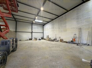 Light Industrial in Le Thillay to rent Interior Photo- Image 2 of 3