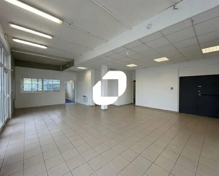 Light Industrial in Palaiseau to rent - Interior Photo - Image 3 of 10