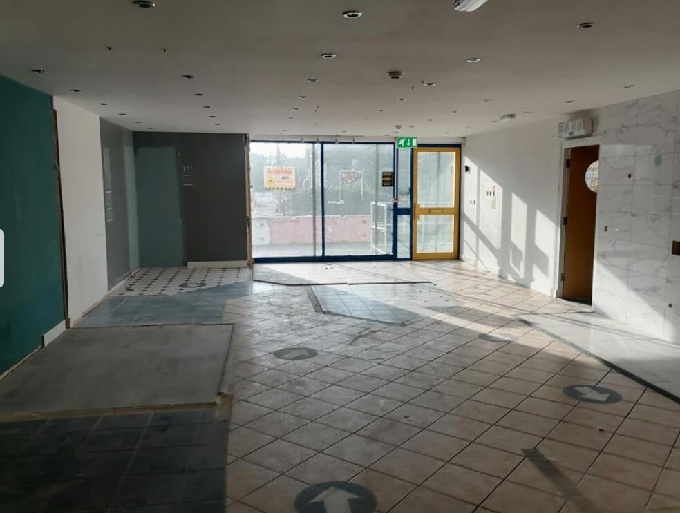 137-141 Locking Rd, Weston Super Mare to rent Interior Photo- Image 1 of 3